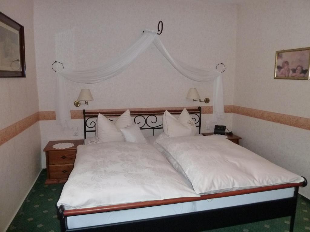 Bed & Breakfast Alte Weinstuben Steinfelder Hof Garni